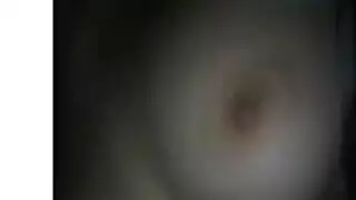 يظهر الفيديو السحاقي فرخ جميلة تمتص دسارًا قذرة ضخمة في دشها الذهبي