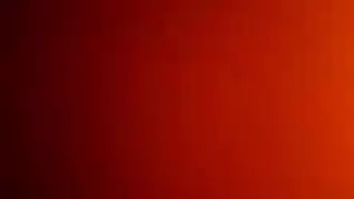 تلعب الجدة الطيبة مع دسارها الكبير ، بينما يراقبها رجل أسود مقرن تلعب الجدة الطيبة مع دسارها الكبير ، بينما يراقبها رجل أسود مقرن
