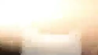 فتاة الأبنوس تستمني أمام صديقها لأنها راضية جدًا عن قضيبه