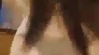 اثنان من الفتيات المثيرات يتمتعن بمجموعة ثلاثية رائعة مع رجل يقوم بالتصوير اثنان من الفتيات المثيرات يتمتعن بمجموعة ثلاثية رائعة مع رجل يقوم بالتصوير