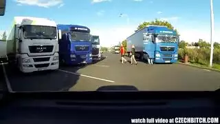 الشباب وقحة شقراء يحصل بجد