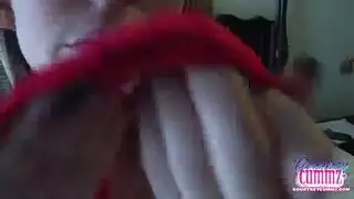 كورتني كومز وحبيبها الجديد سخيف مثل اثنين من الحيوانات البرية، في الطبيعة