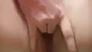 قامت امرأة شقراء بإغراء ابن زوجها وجعلته ينسى أنها لا تزال في العمل