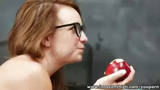 الطالب ذو الصدور الصغيرة يتوسل إليه أن يمارس الجنس معها أعمق الطالب ذو الصدور الصغيرة يتوسل إليه أن يمارس الجنس معها أعمق