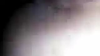 تتعرض امرأة سمراء للتحول الجنسي أثناء العلاج بالتدليك المثير في صالة الألعاب الرياضية ، وتستمتع به كثيرًا