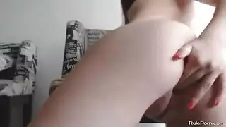 امرأة سمراء نحيل تجعل الحب إلى ابنة واحدة على كاميرا ويب. امرأة سمراء نحيل تجعل الحب إلى ابنة واحدة على كاميرا ويب.