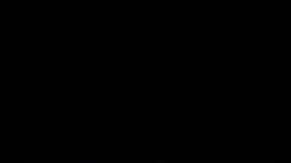 حلوة شقراء فاتنة سحب سراويل.