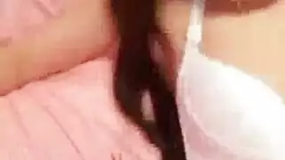 الصينية الآسيوية في الوردي السرير ينتشر مهبل الصينية الآسيوية في الوردي السرير ينتشر مهبل